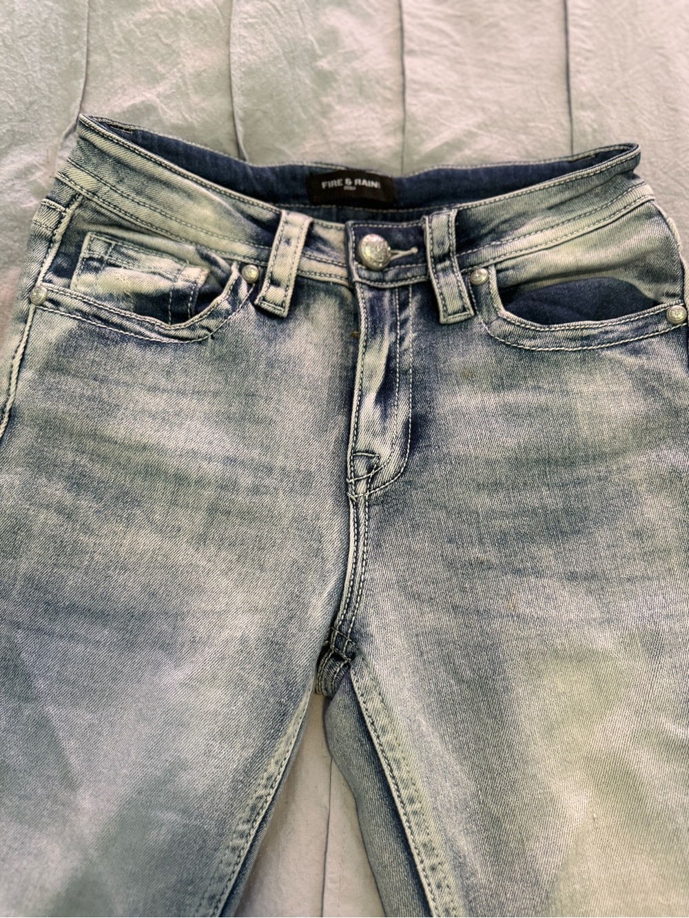 Men's Light Wash Blue Jeans